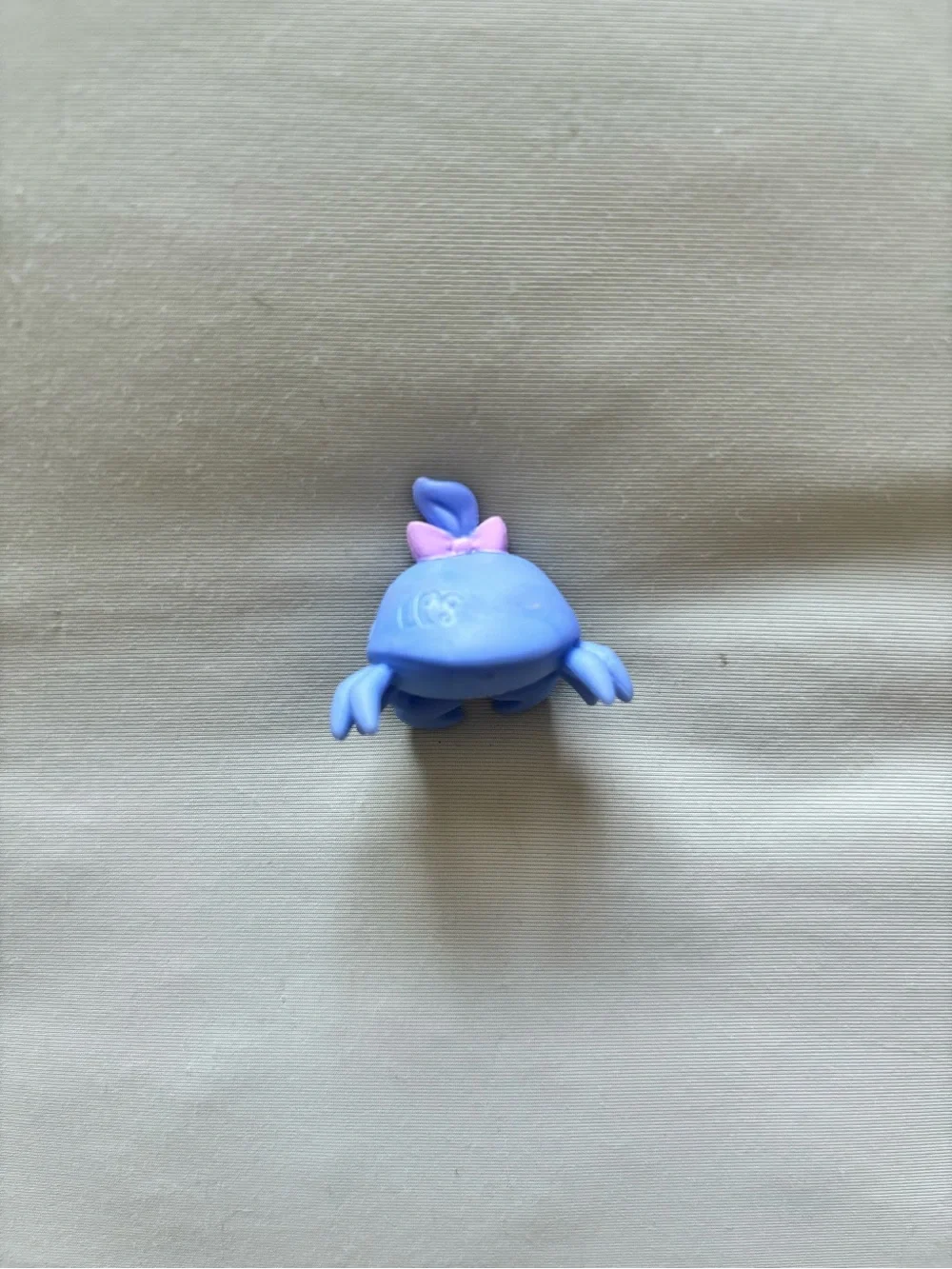 Littlest Pet Shop Light Blue Crab with Pink Bow